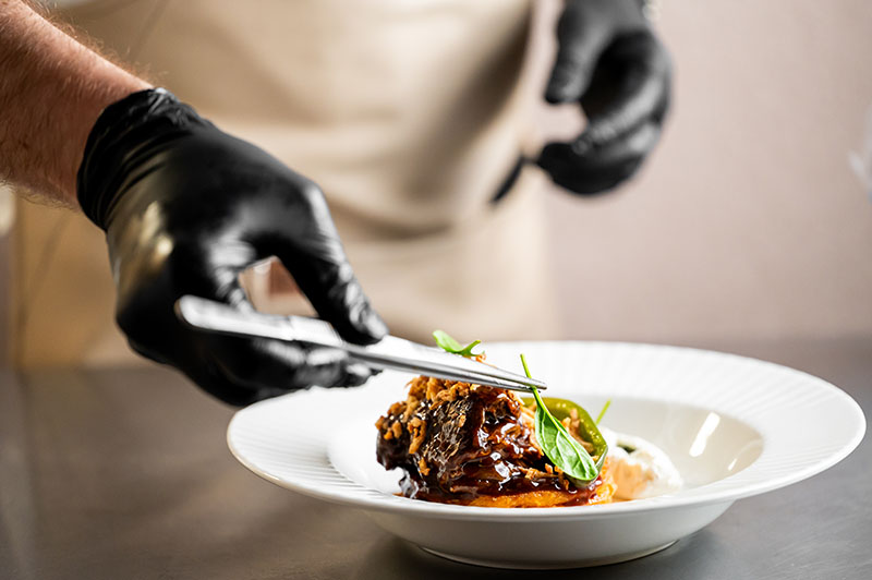 Vegetarian Living: Discover the World Beyond Meat