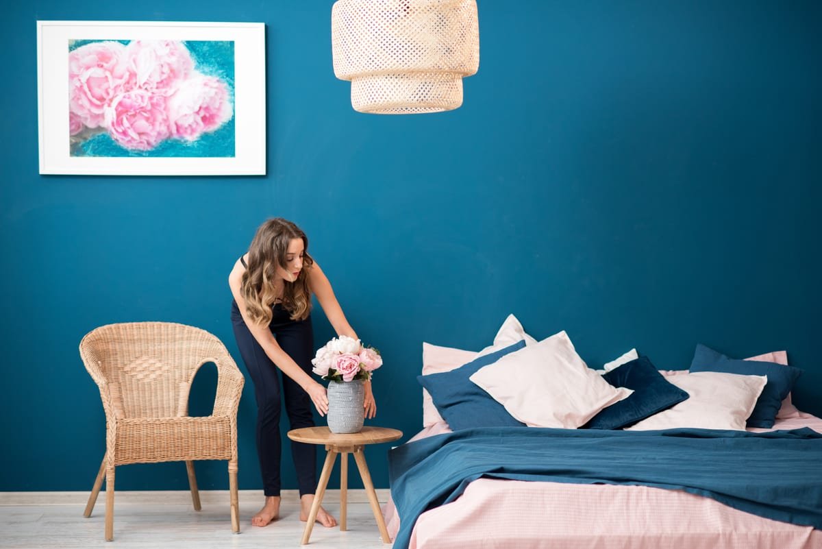 How to Decorate a Room