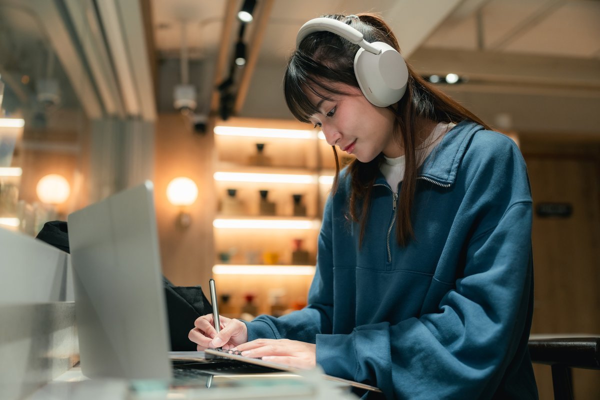 Facilitating Online and Hybrid Learning