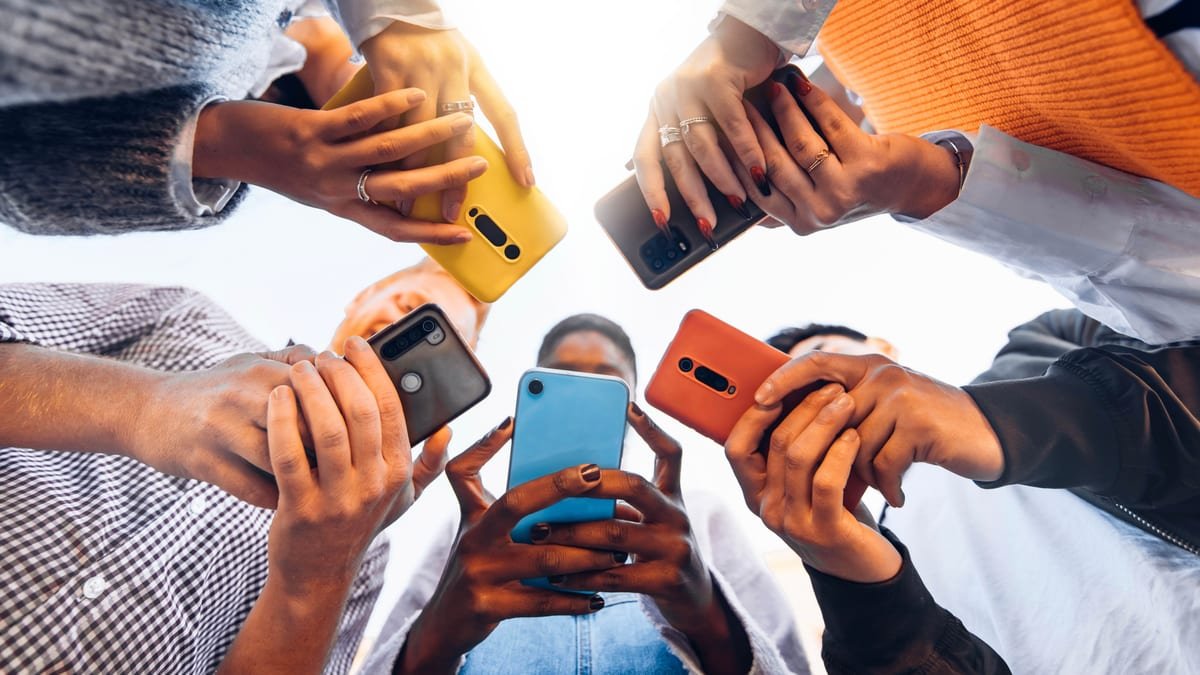 Digital Friendships: Navigating Virtual Connections